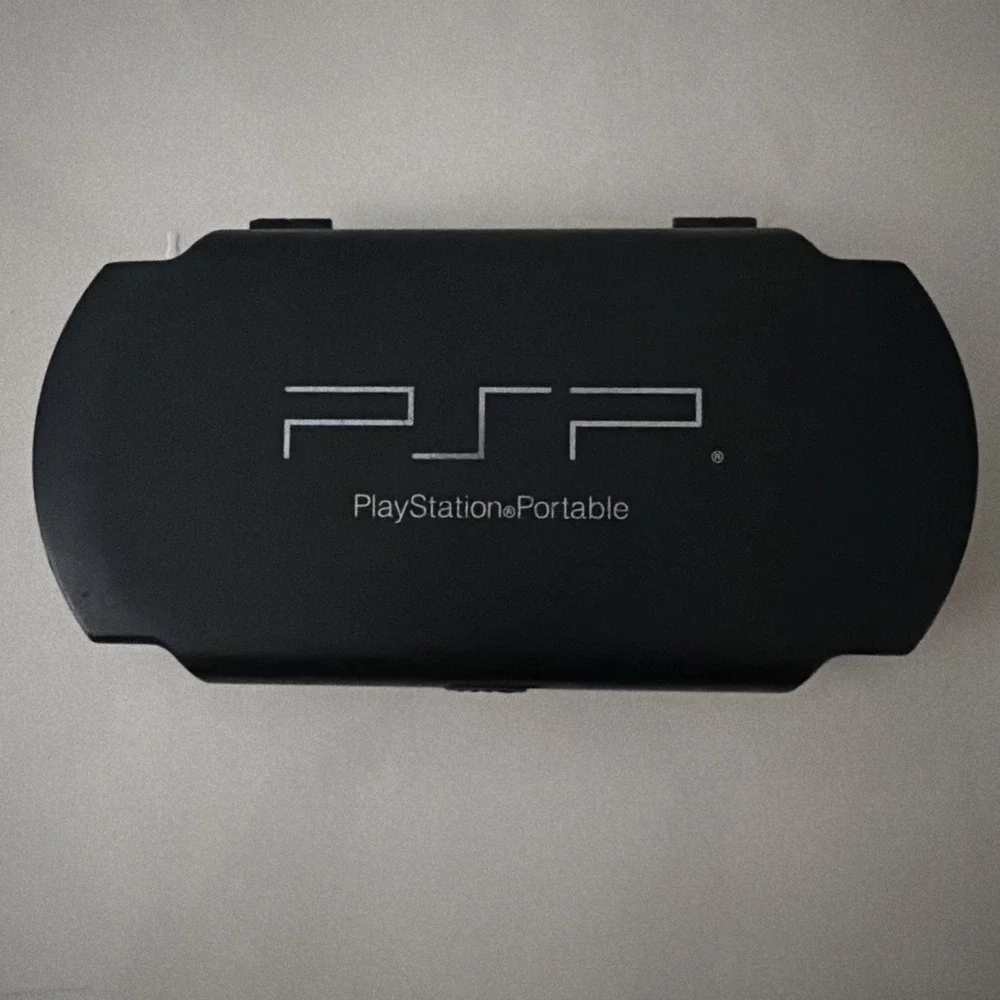 Sony PlayStation Portable PSP UMD Black Hard Game Disc Clamshell Storage Case